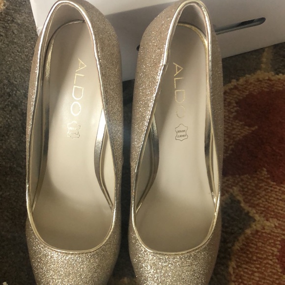 Aldos. Gold sparkly platform heel. Size 7 - Picture 7 of 8